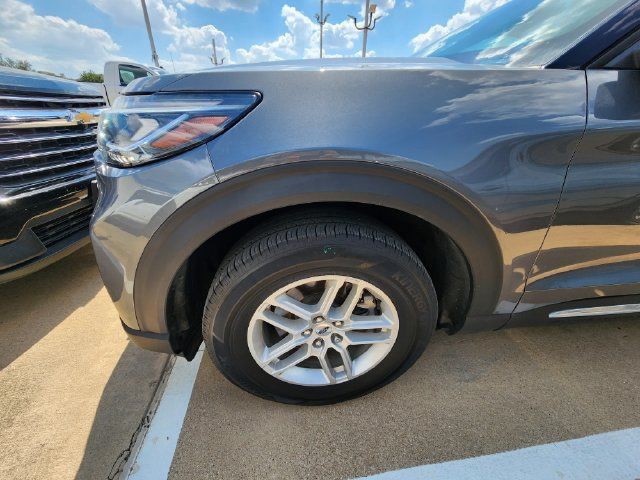 Used 2025 Ford Explorer Active w/ Active Comfort Package RWD image 7