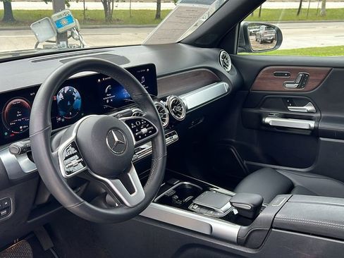 Used 2022 Mercedes-Benz GLB 250 image 2