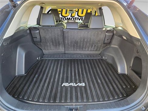 Used 2020 Toyota RAV4 XLE Premium image 6