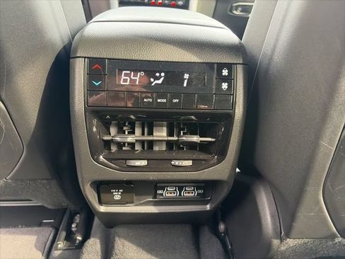 Used 2025 Jeep Grand Cherokee L Altitude AWD/4WD image 18