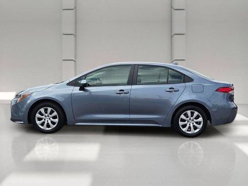 Used 2022 Toyota Corolla LE FWD image 2