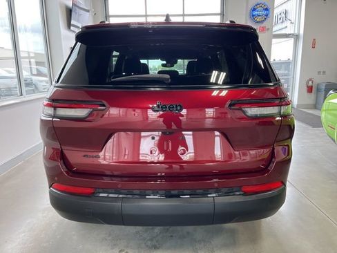 Used 2023 Jeep Grand Cherokee L Laredo image 5