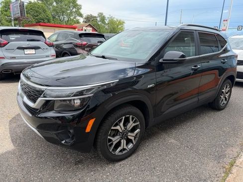 Used 2021 Kia Seltos EX AWD/4WD image 3