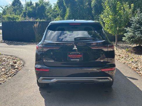 New 2025 Mitsubishi Outlander SE image 4