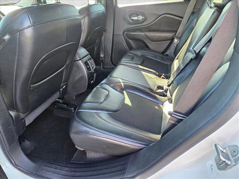 Used 2020 Jeep Cherokee Trailhawk image 17