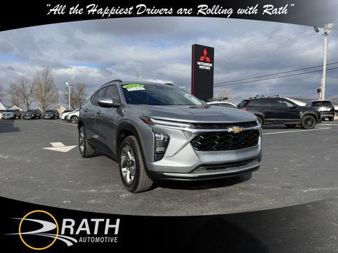 Used 2024 Chevrolet Trax LT w/ Driver Confidence Package image 1