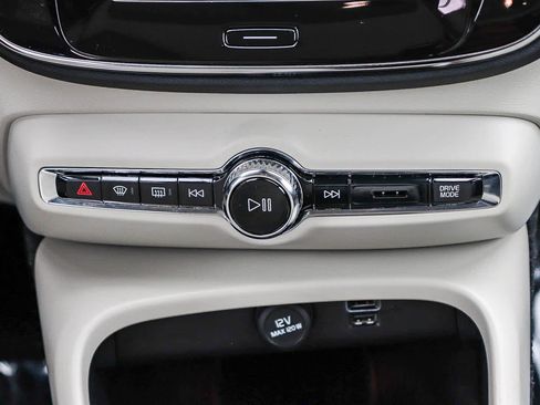 Used 2019 Volvo XC40 T5 Inscription AWD/4WD image 18