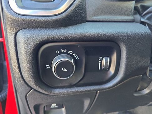 Used 2024 RAM 1500 Laramie image 12