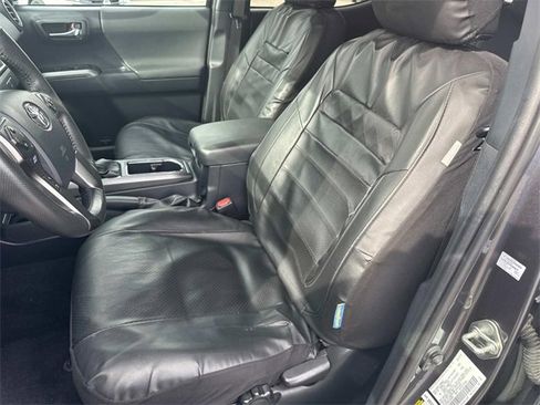 Used 2018 Toyota Tacoma TRD Sport image 28