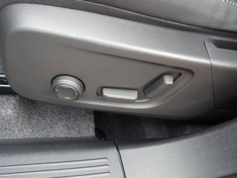 New 2025 Volvo XC40 B5 Plus w/ Protection Package Premier image 9