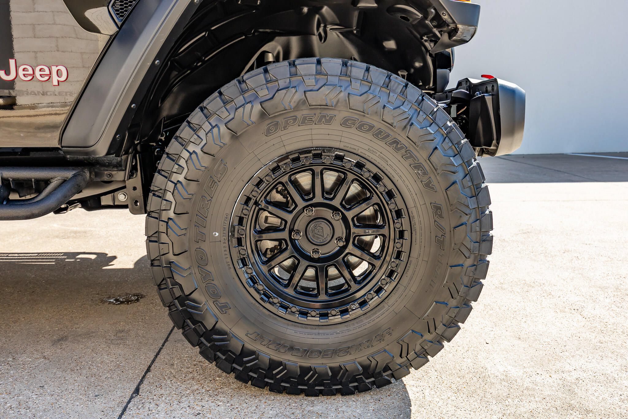 Used 2024 Jeep Wrangler Unlimited Rubicon w/ Technology Group AWD/4WD image 12