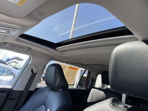 Used 2020 Toyota Highlander XLE image 26