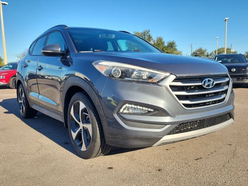 Used 2017 Hyundai Tucson Value w/ Cargo Package image 2