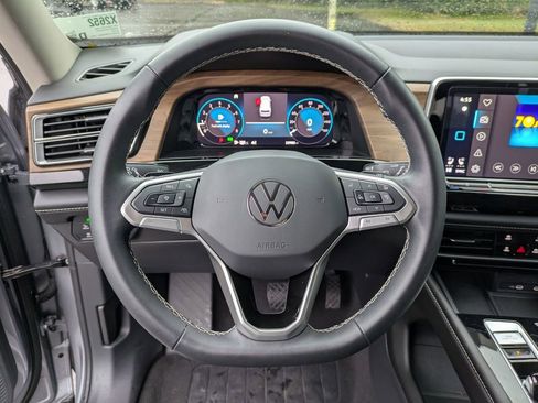 Used 2024 Volkswagen Atlas SE image 18