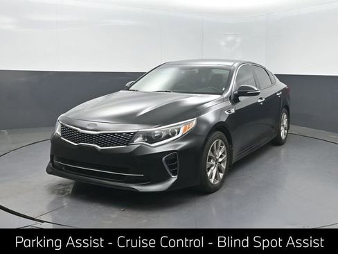 Used 2018 Kia Optima S FWD image 1