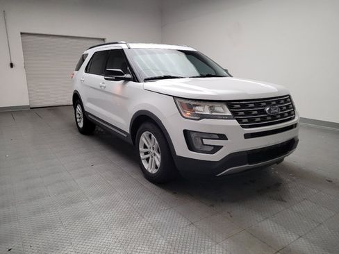Used 2016 Ford Explorer XLT image 13