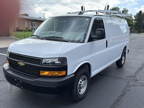 Used 2025 Chevrolet Express 2500 w/ Driver Convenience Package RWD image 3