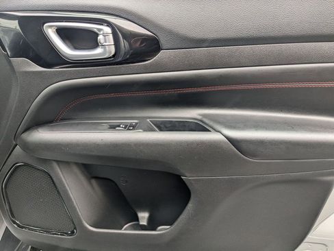 Used 2025 Jeep Compass Trailhawk image 28