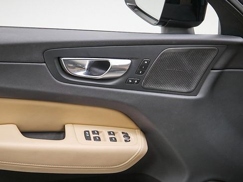 Certified 2023 Volvo XC60 B5 Ultimate w/ Protection Package Premier image 11