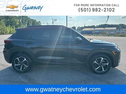 Used 2022 Chevrolet TrailBlazer RS w/ Sun and Liftgate Package FWD image 4