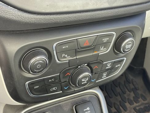 Used 2021 Jeep Compass Latitude w/ Driver Assistance Group image 6