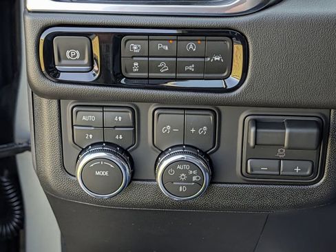 New 2026 GMC Yukon Elevation w/ Elevation Premium Package AWD/4WD image 21