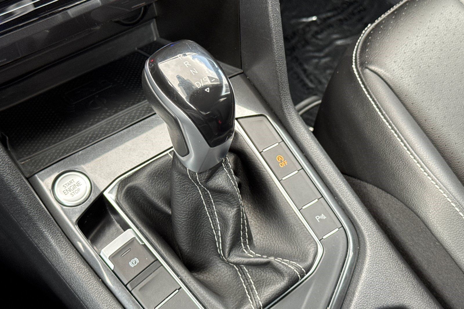 Used 2023 Volkswagen Tiguan SE R-Line FWD image 18