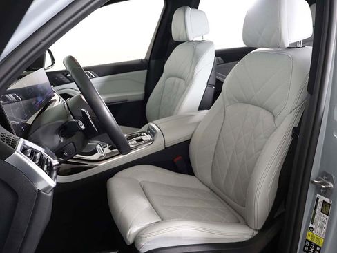 Used 2024 BMW X7 xDrive40i w/ Executive Package image 33