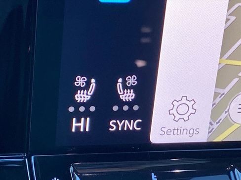 Certified 2025 Volkswagen Atlas Cross Sport SEL image 17