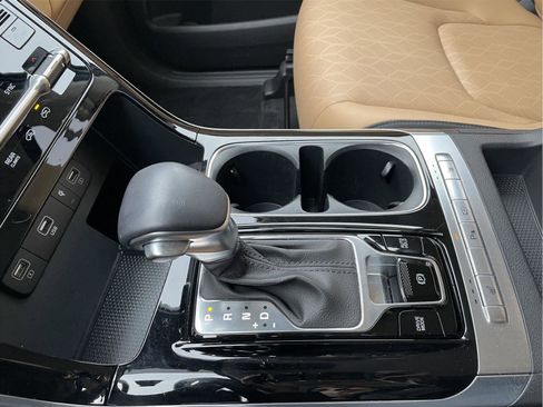 Used 2023 Kia Carnival EX image 33