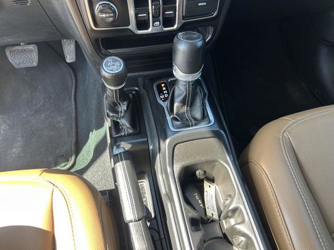 Used 2023 Jeep Wrangler Unlimited Sahara AWD/4WD image 17