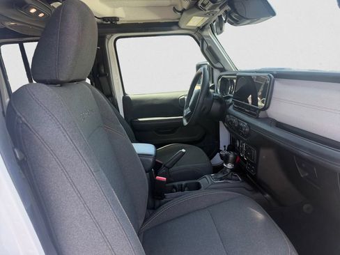 Used 2024 Jeep Wrangler Unlimited Sahara AWD/4WD image 15