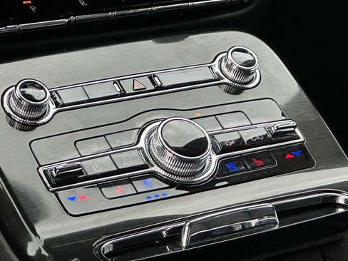 Used 2022 Lincoln Nautilus Reserve FWD image 16