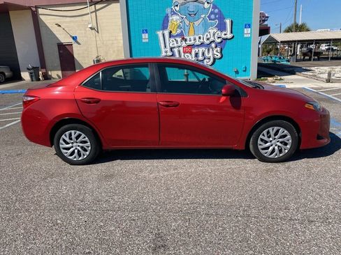 Used 2019 Toyota Corolla LE image 2