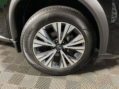 Used 2023 Nissan Rogue SV image 36