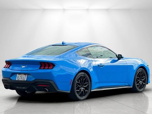 Used 2024 Ford Mustang Coupe RWD image 3