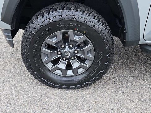 Used 2021 Toyota Tacoma SR5 w/ Trail Edition image 7