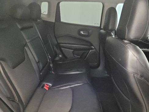 Used 2017 Jeep Compass Latitude w/ Popular Equipment Group AWD/4WD image 19