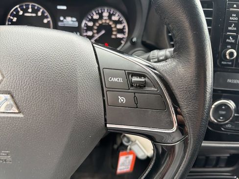 Used 2017 Mitsubishi Outlander ES AWD/4WD image 25