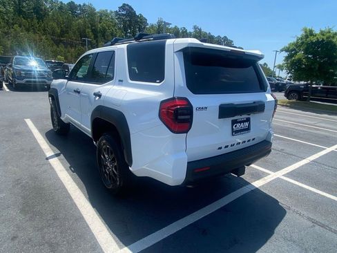Used 2025 Toyota 4Runner SR5 AWD/4WD image 5