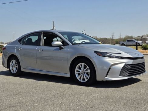 Used 2025 Toyota Camry LE FWD image 4