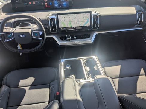 New 2025 Ford Expedition Platinum w/ Driver's Package image 13