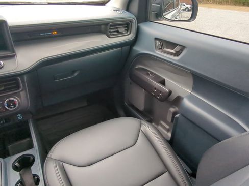 Certified 2024 Ford Maverick Lariat w/ Black Appearance Package image 15