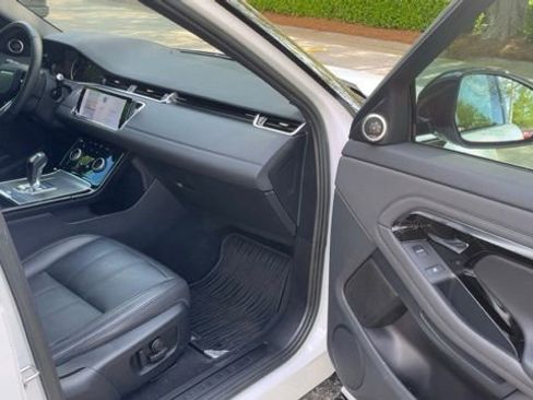 Used 2023 Land Rover Range Rover Evoque SE image 10