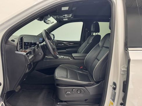 Used 2022 Cadillac Escalade Premium Luxury image 16