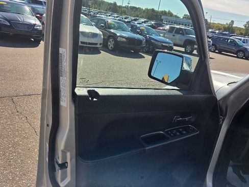 Used 2011 Jeep Liberty Limited Jet image 10