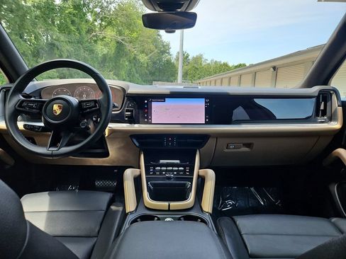 Certified 2024 Porsche Cayenne AWD/4WD image 12