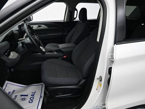 Certified 2025 Ford Explorer Active image 11