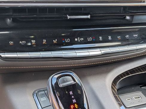 Used 2021 Cadillac Escalade Premium Luxury image 22