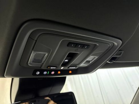 Used 2022 Chevrolet Silverado 1500 LTZ w/ LTZ Convenience Package II AWD/4WD image 35